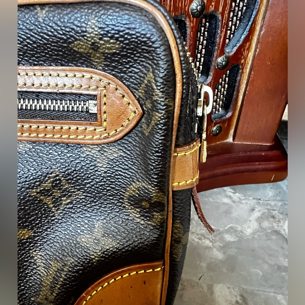 Louis Vuitton Marley Dragonne Wristlet - Picture 4 of 10